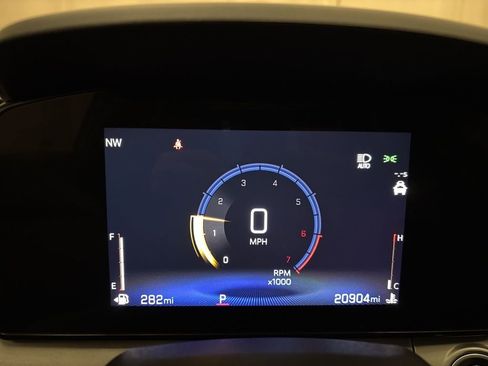 Used 2025 Chevrolet Trax LT w/ LT Convenience Package image 14