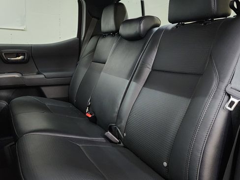 Used 2022 Toyota Tacoma TRD Off-Road w/ TRD Premium Off Road Package image 17