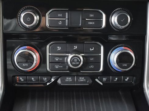 Used 2022 GMC Yukon Denali image 28