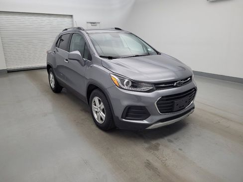 Used 2020 Chevrolet Trax LT w/ LT Convenience Package FWD image 13