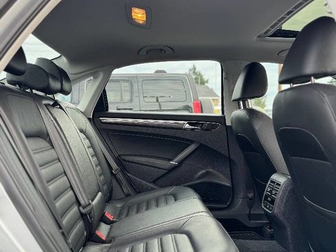 Used 2017 Volkswagen Passat 1.8T SEL Premium image 8