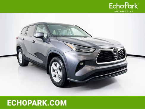 Used 2023 Toyota Highlander LE image 1