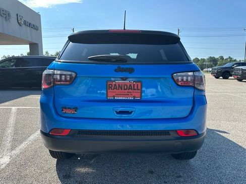 Used 2023 Jeep Compass Latitude AWD/4WD image 4