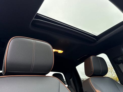 Used 2024 GMC Canyon AT4 w/ Technology Package image 20