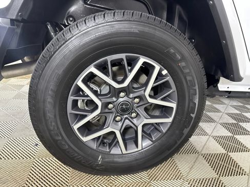 Used 2026 Jeep Wrangler Unlimited Sahara AWD/4WD image 32