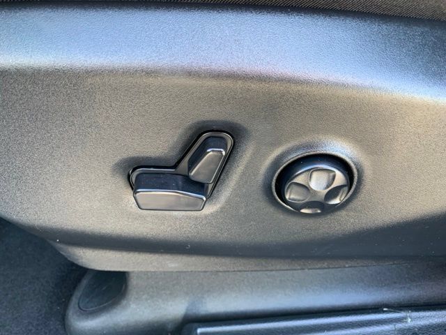 Used 2025 Chrysler Pacifica Limited FWD image 14