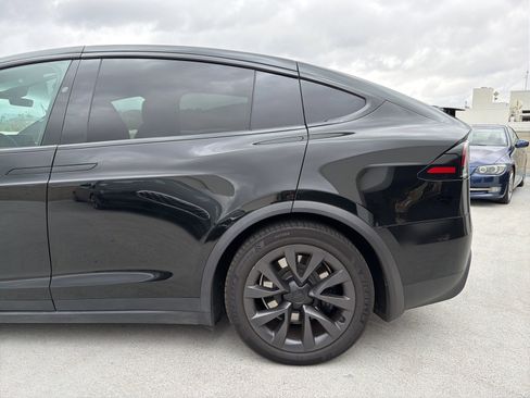 Used 2022 Tesla Model X Plaid image 3