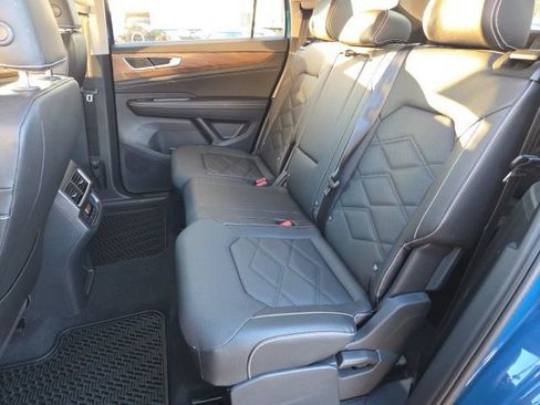 Used 2025 Volkswagen Atlas SE image 12