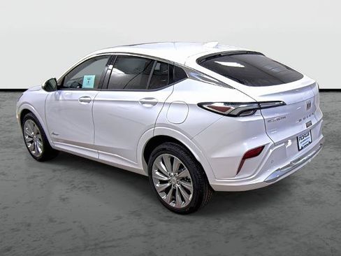 New 2026 Buick Envista Avenir image 2