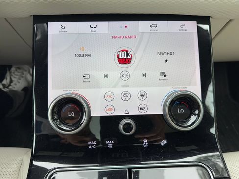 Used 2019 Land Rover Range Rover Velar R-Dynamic SE AWD/4WD image 18