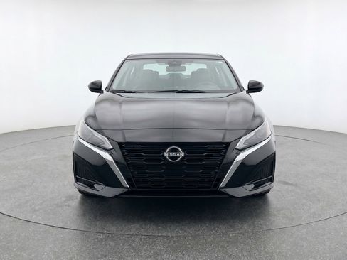 Used 2025 Nissan Altima 2.5 SV FWD image 2