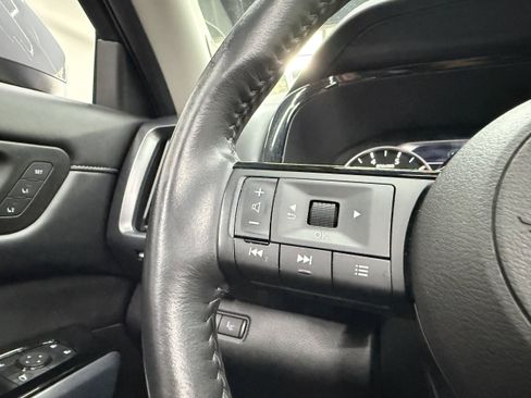 Used 2023 Nissan Pathfinder SL AWD/4WD image 15