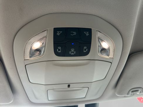 Used 2020 Chrysler Pacifica Touring-L FWD image 26