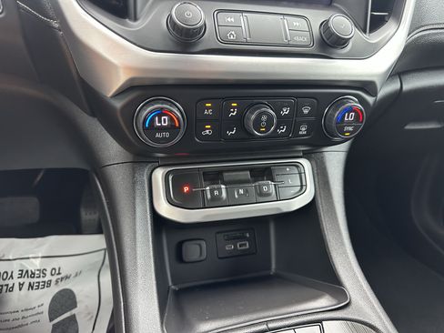 Certified 2023 GMC Acadia SLT AWD/4WD image 25