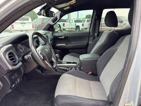 Used 2021 Toyota Tacoma TRD Sport w/ Technology Package RWD image 10