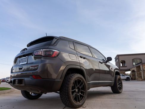 Used 2022 Jeep Compass Trailhawk w/ Trailhawk Convenience Group AWD/4WD image 4