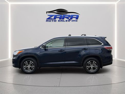 Used 2016 Toyota Highlander XLE AWD/4WD image 4