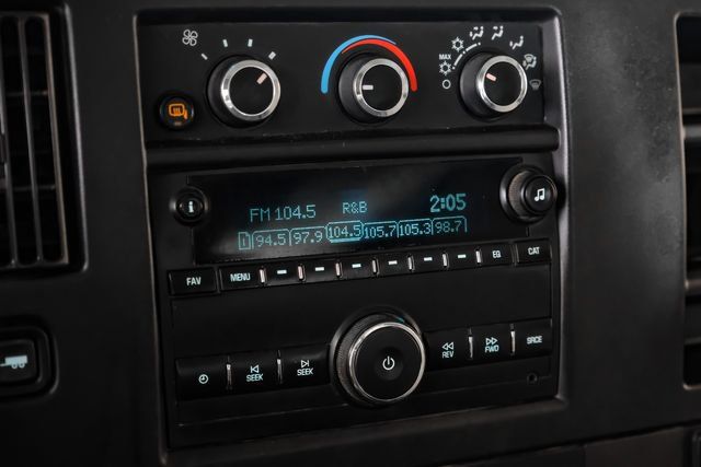 Used 2018 Chevrolet Express 2500 LT w/ LT Preferred Equipment Group RWD image 23