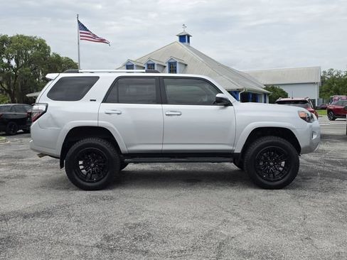 Used 2021 Toyota 4Runner SR5 AWD/4WD image 6