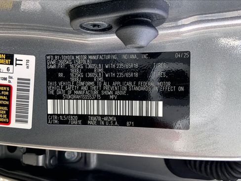 Certified 2025 Toyota Highlander XLE image 35