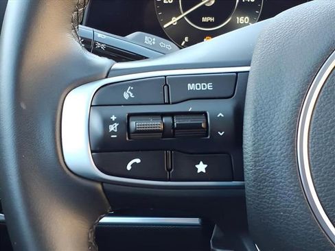 Used 2025 Kia Sportage SX image 31