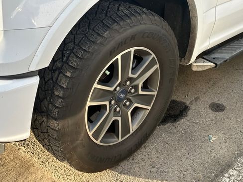 Used 2015 Ford F150 XLT w/ Equipment Group 302A Luxury image 8