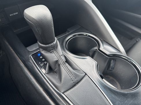 Used 2018 Toyota Camry LE image 25