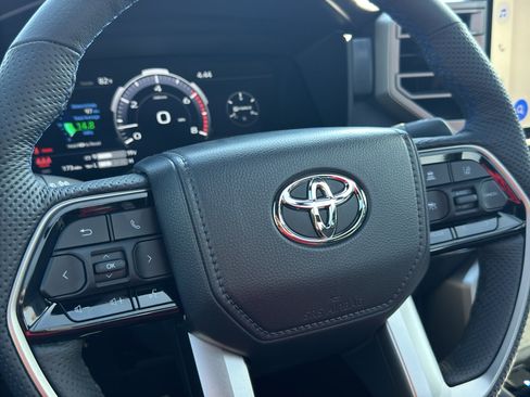 Used 2026 Toyota Tundra Platinum AWD/4WD image 32