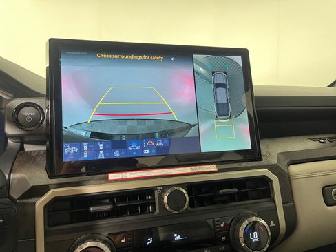 Used 2025 Toyota Tacoma Limited AWD/4WD image 18
