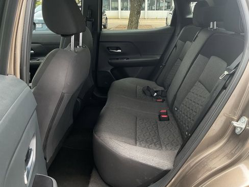 Used 2025 Nissan Kicks SV AWD/4WD image 10