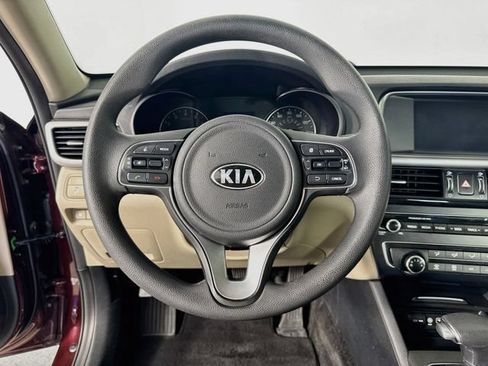 Used 2018 Kia Optima LX w/ 17" Alloy Wheels Package FWD image 12