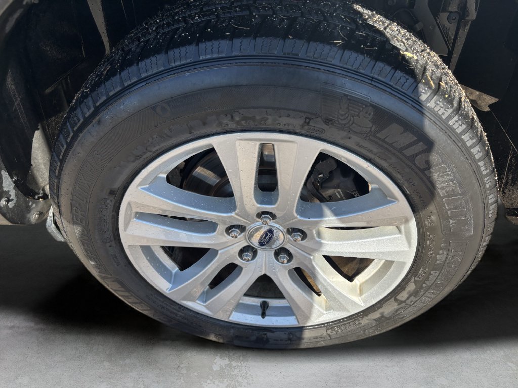 Used 2018 Ford Explorer XLT w/ Equipment Group 202A AWD/4WD image 13