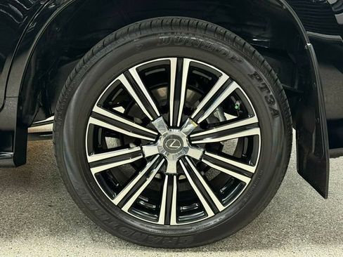 Used 2021 Lexus LX 570 4WD w/ Luxury Package image 29