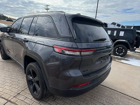 Used 2023 Jeep Grand Cherokee Altitude image 10