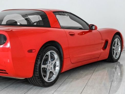 Used 2004 Chevrolet Corvette Coupe w/ Preferred Equipment Group RWD image 43