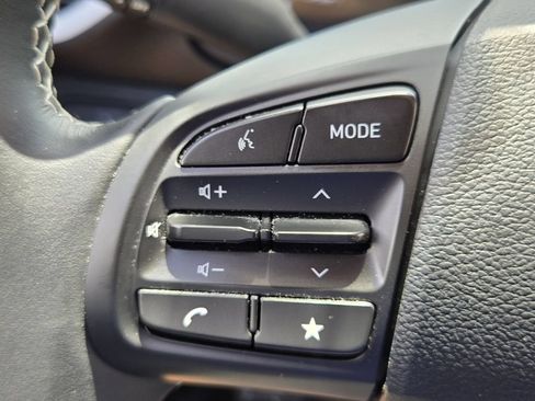 Certified 2025 Hyundai Venue Limited FWD image 27