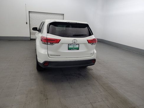 Used 2019 Toyota Highlander LE AWD/4WD image 6
