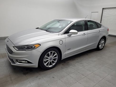 Used 2017 Ford Fusion Energi SE image 2
