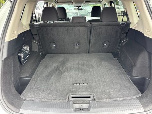 Used 2024 Nissan Rogue S FWD image 29
