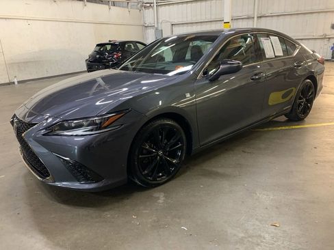Used 2022 Lexus ES 300h F Sport image 2