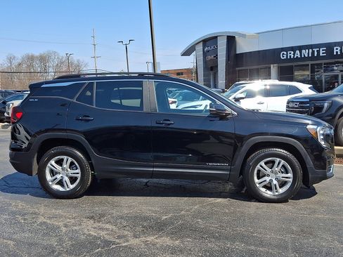 Used 2023 GMC Terrain SLE w/ Driver Convenience Package image 7