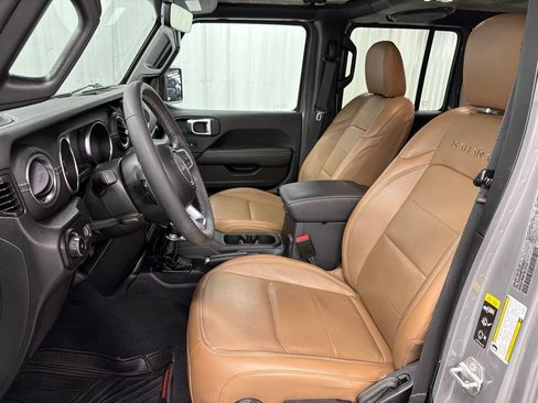 Used 2023 Jeep Wrangler Unlimited Sahara AWD/4WD image 16