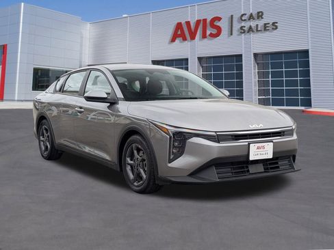 Used 2025 Kia K4 LXS image 9