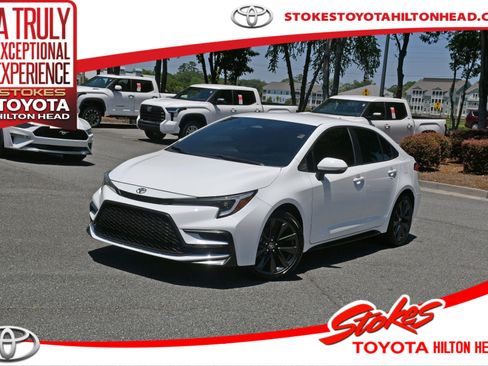 Used 2025 Toyota Corolla SE FWD image 1