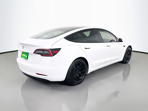 Used 2021 Tesla Model 3 Standard Range image 10