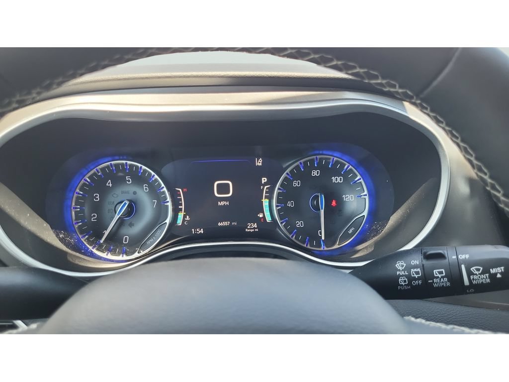 Used 2025 Chrysler Pacifica Select FWD image 14