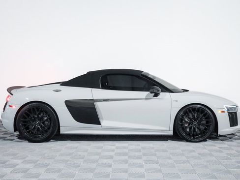 Used 2018 Audi R8 V10 plus image 2
