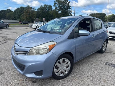 Used 2012 Toyota Yaris LE FWD image 3