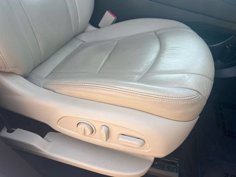 Used 2018 Buick Enclave Essence AWD/4WD image 18