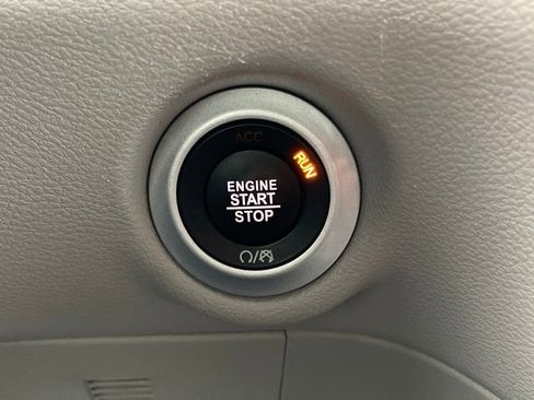 Used 2024 Chrysler Pacifica Touring-L image 20